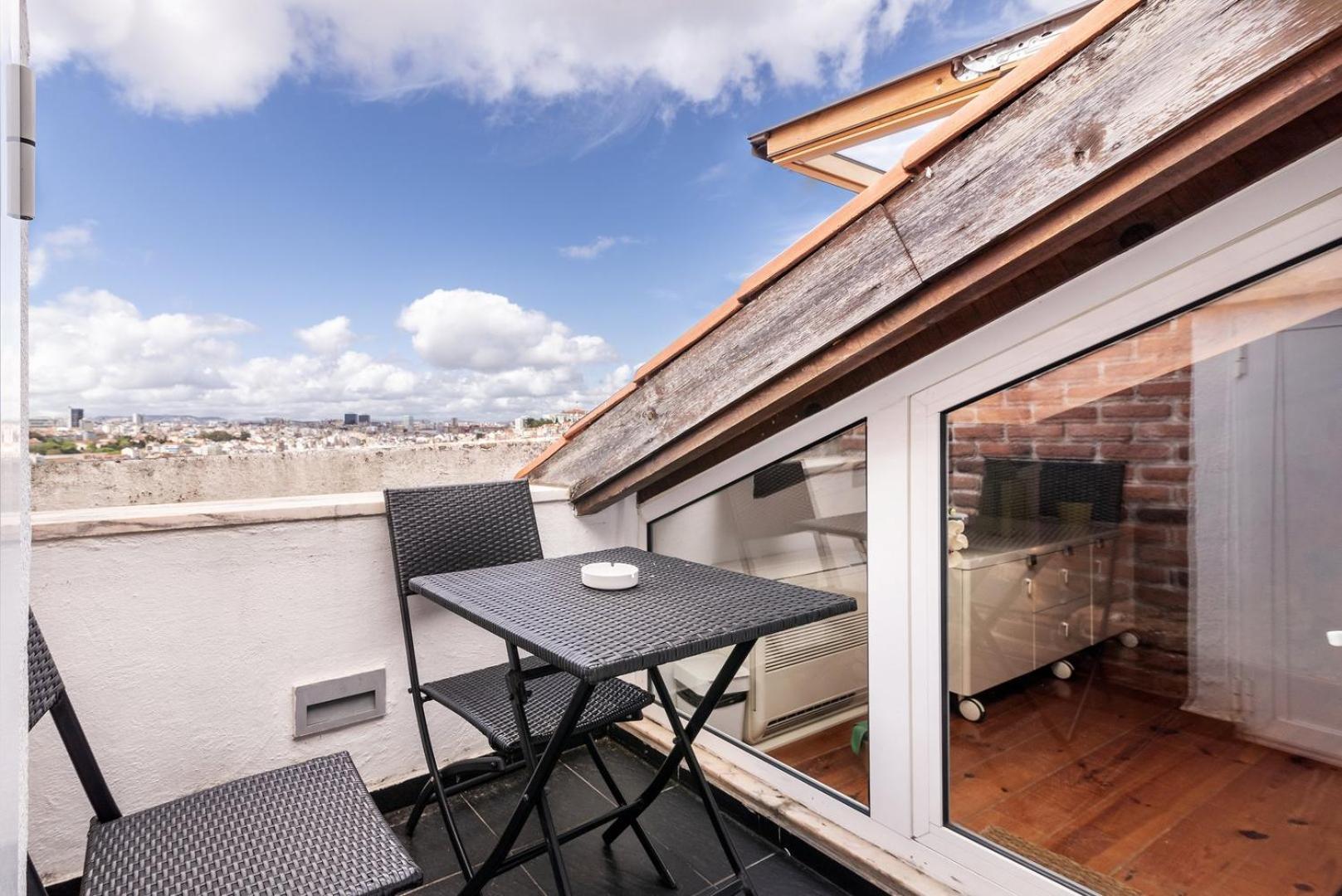 Ferienwohnung Guestready - Fantastic Rustic Duplex With Terrace Lisboa Exterior foto